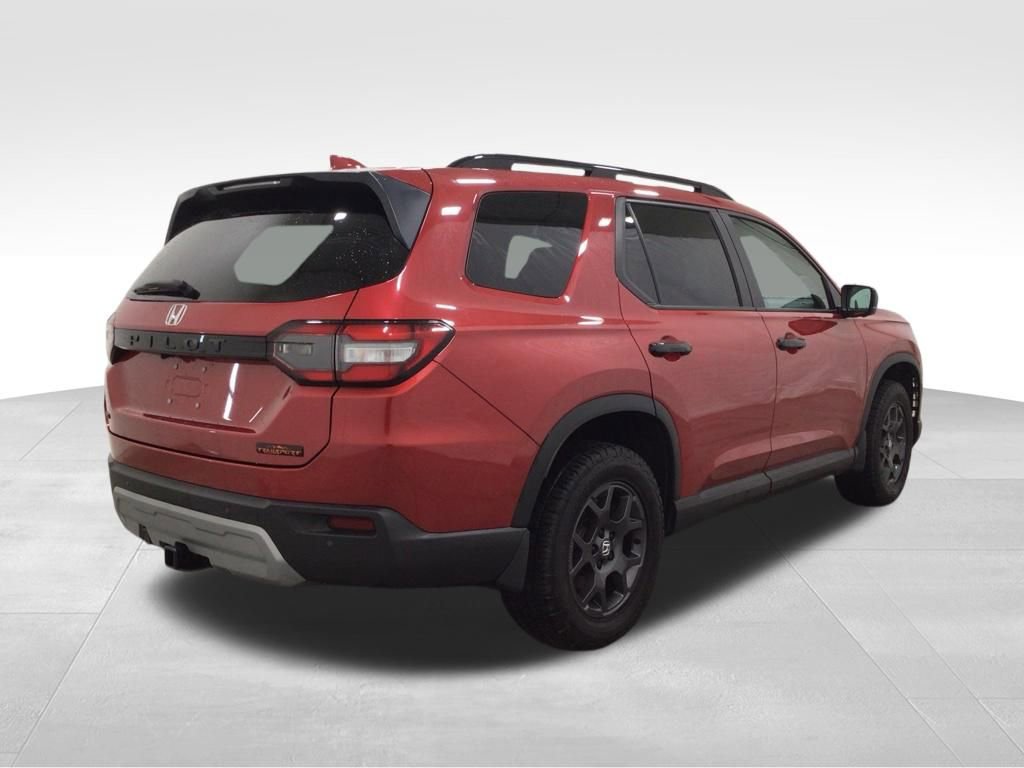 Used 2025 Honda Pilot TrailSport image 3