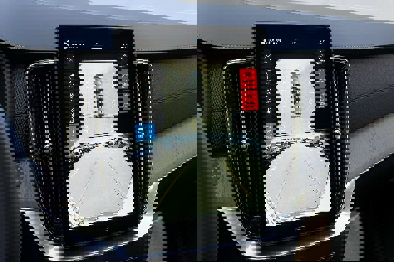 New 2025 Volvo XC90 T8 Ultra w/ Protection Package Premier image 16