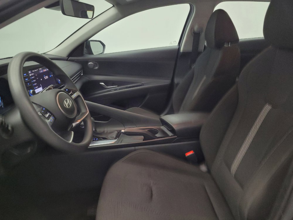 Used 2025 Hyundai Elantra SE FWD image 17