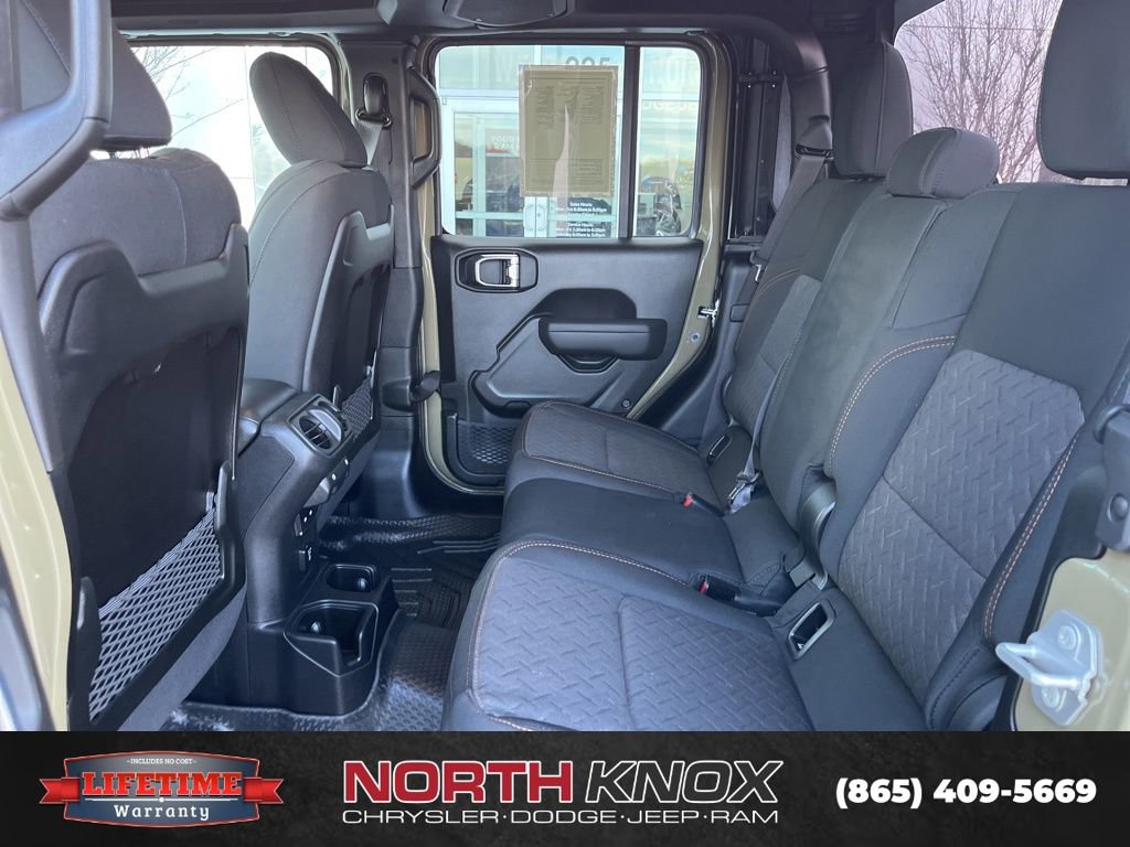 Used 2025 Jeep Gladiator Mojave w/ Convenience Group image 13