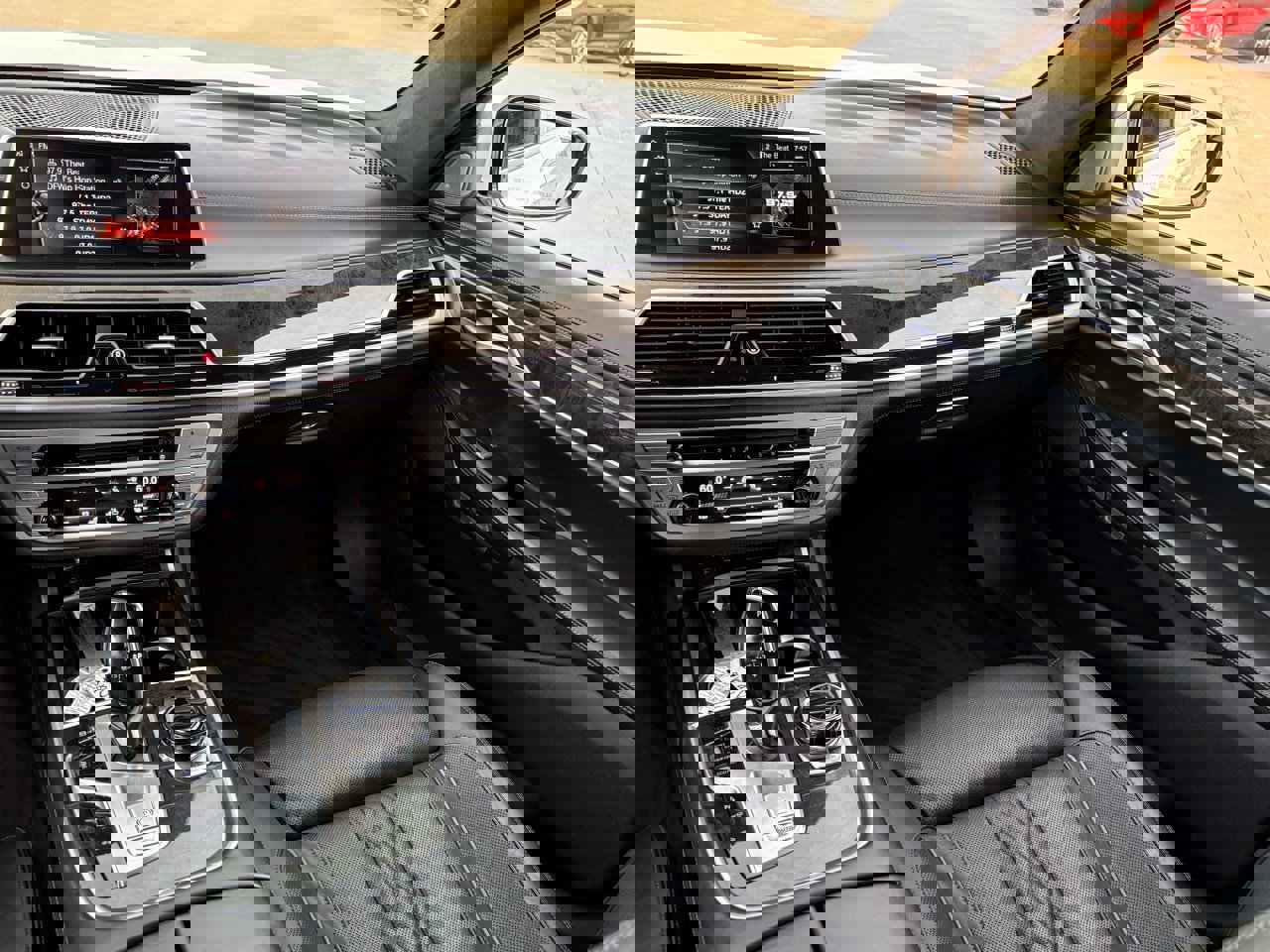 Used 2017 BMW 750i image 15