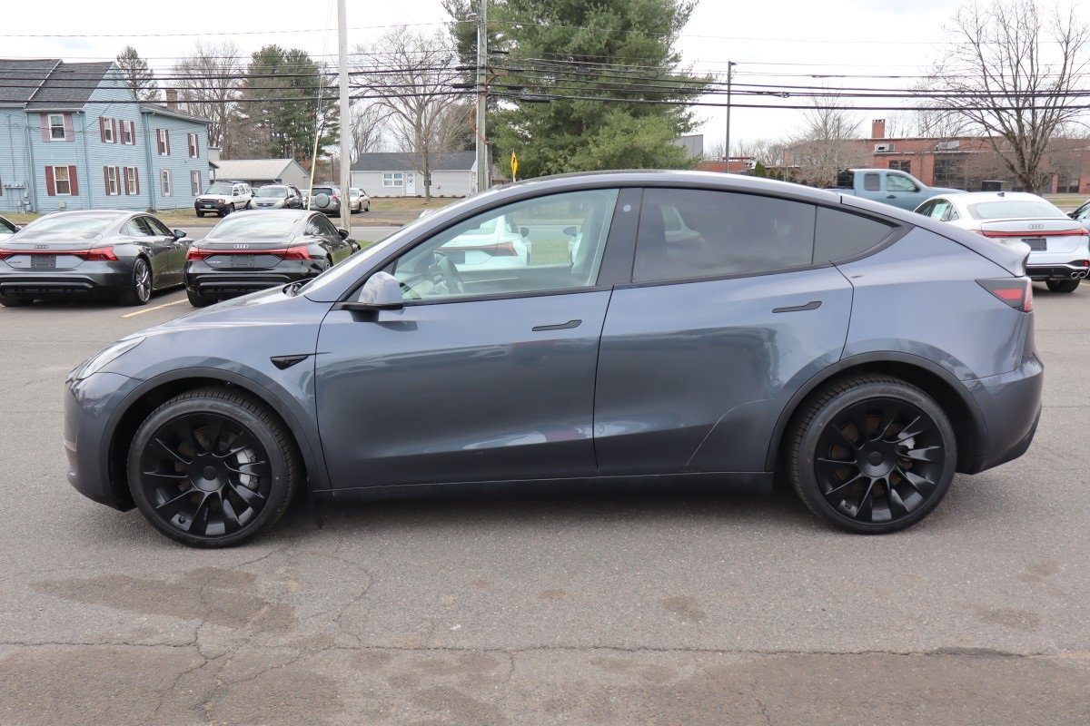 Used 2023 Tesla Model Y Long Range image 8