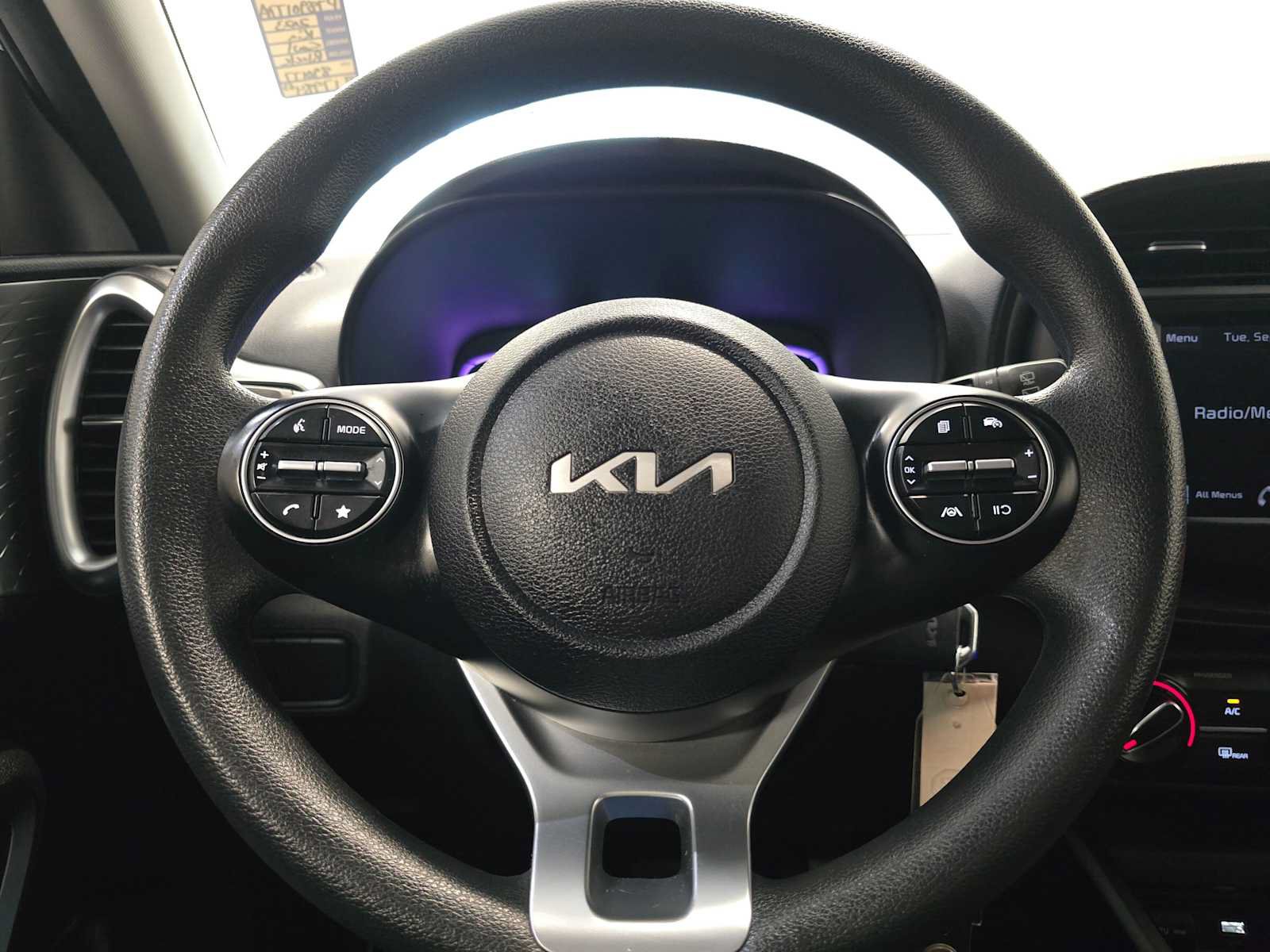 Used 2023 Kia Soul LX w/ LX Technology Package FWD image 11