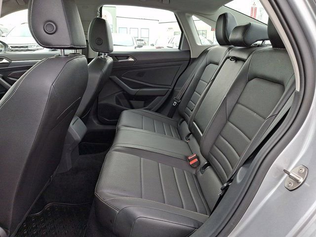 Used 2023 Volkswagen Jetta SE w/ Panoramic Sunroof Package FWD image 13