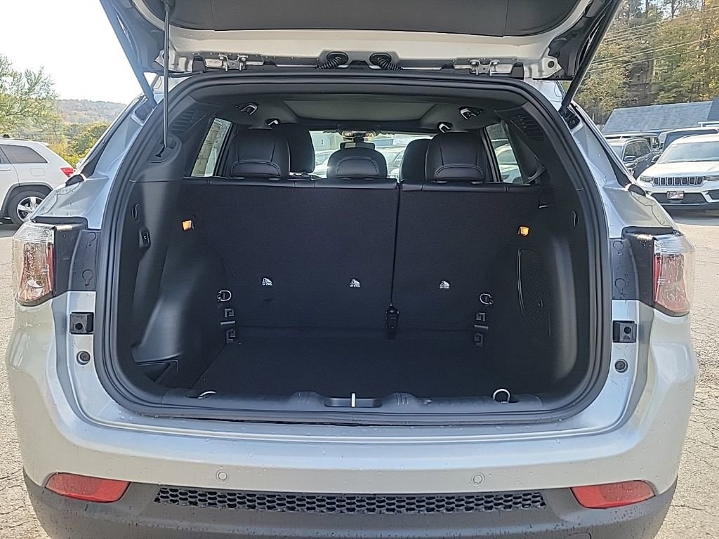 New 2026 Jeep Compass Limited w/ Sun, Sound & Navigation Group image 8