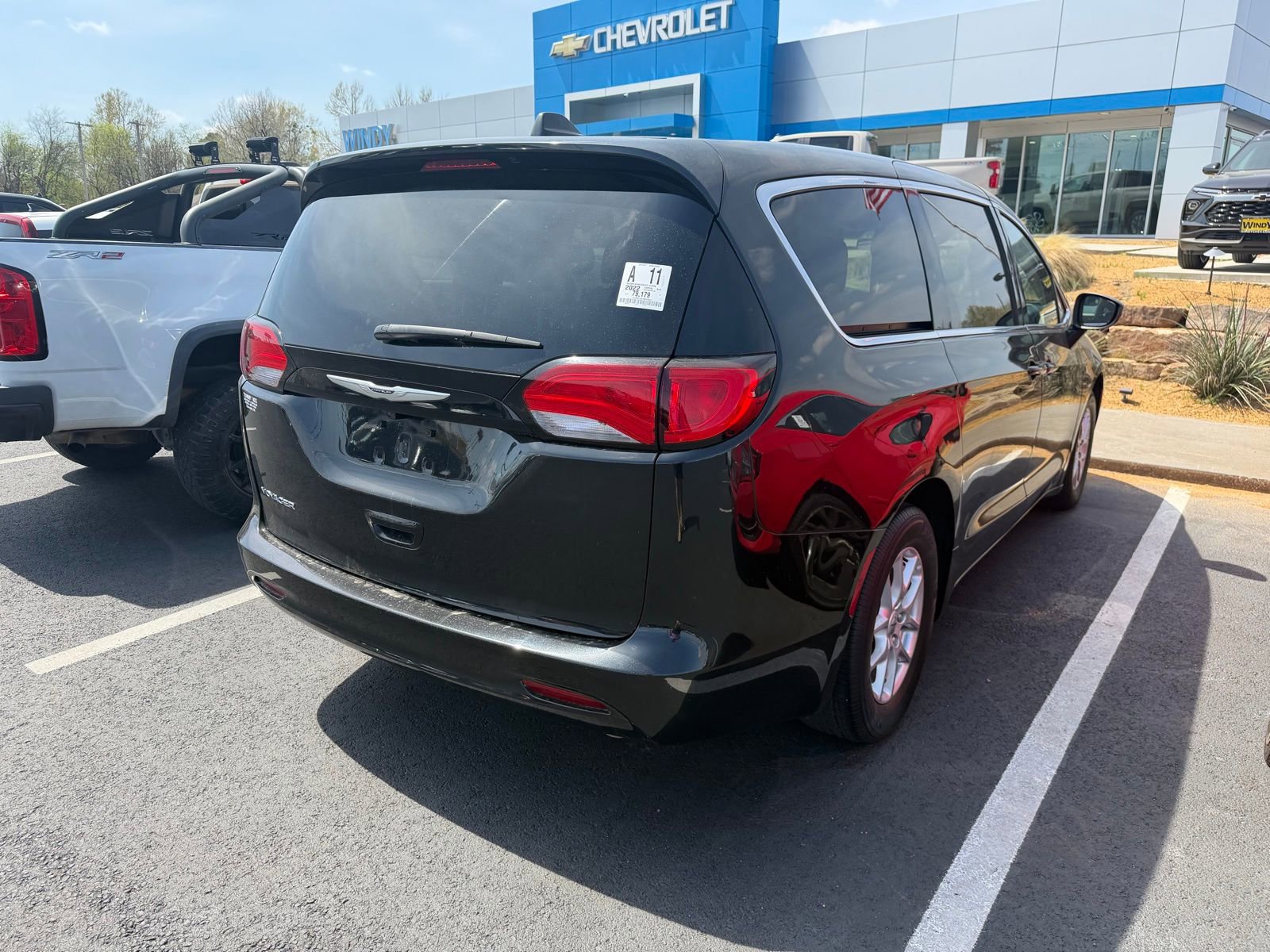 Used 2022 Chrysler Voyager LX image 4