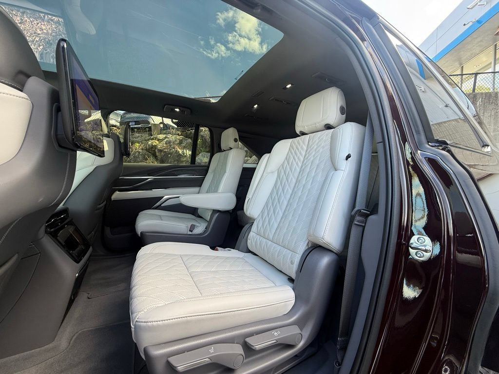 Used 2025 Cadillac Escalade IQ Luxury 1 w/ LPO, Radiant Package AWD/4WD image 20