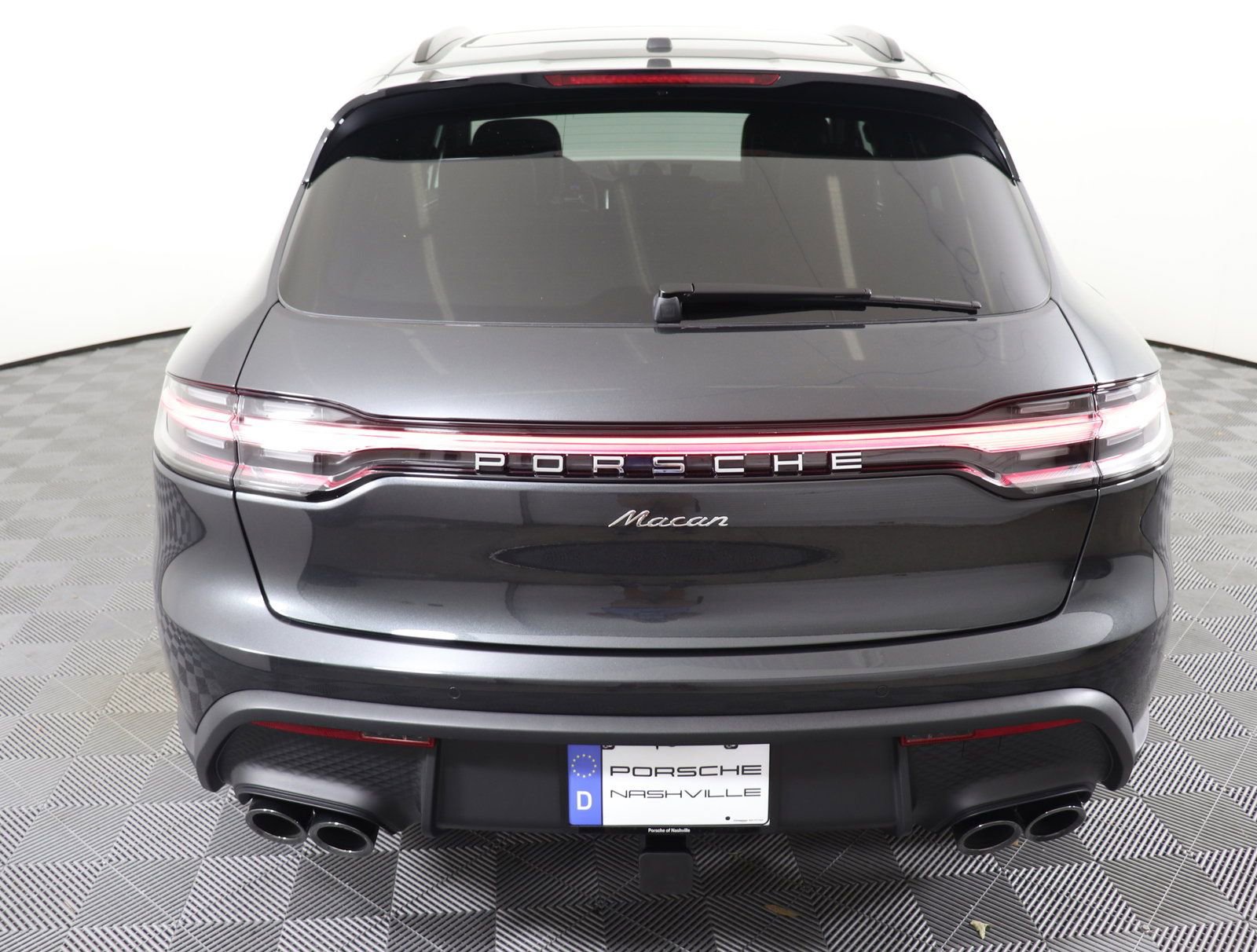 Certified 2025 Porsche Macan AWD/4WD image 11