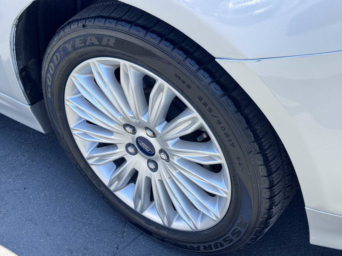 Used 2014 Ford Fusion Energi SE FWD image 25