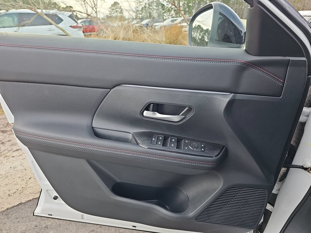 New 2026 Nissan Kicks SR w/ SR Premium Package FWD image 29
