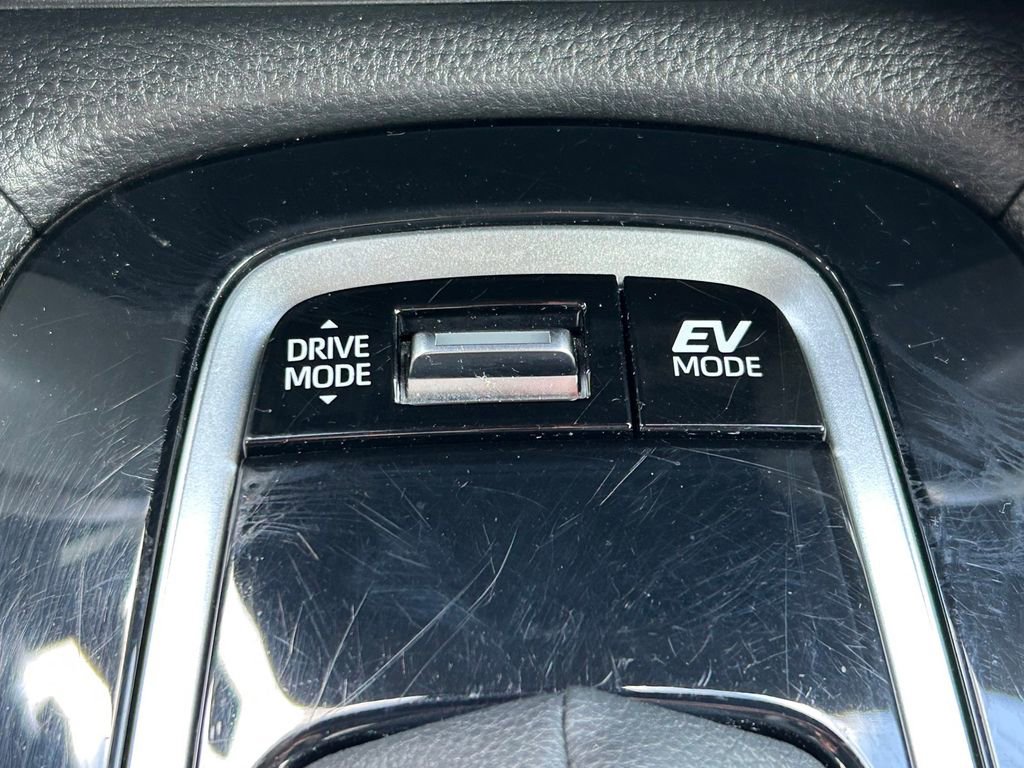 Used 2024 Toyota Corolla Cross XSE image 28