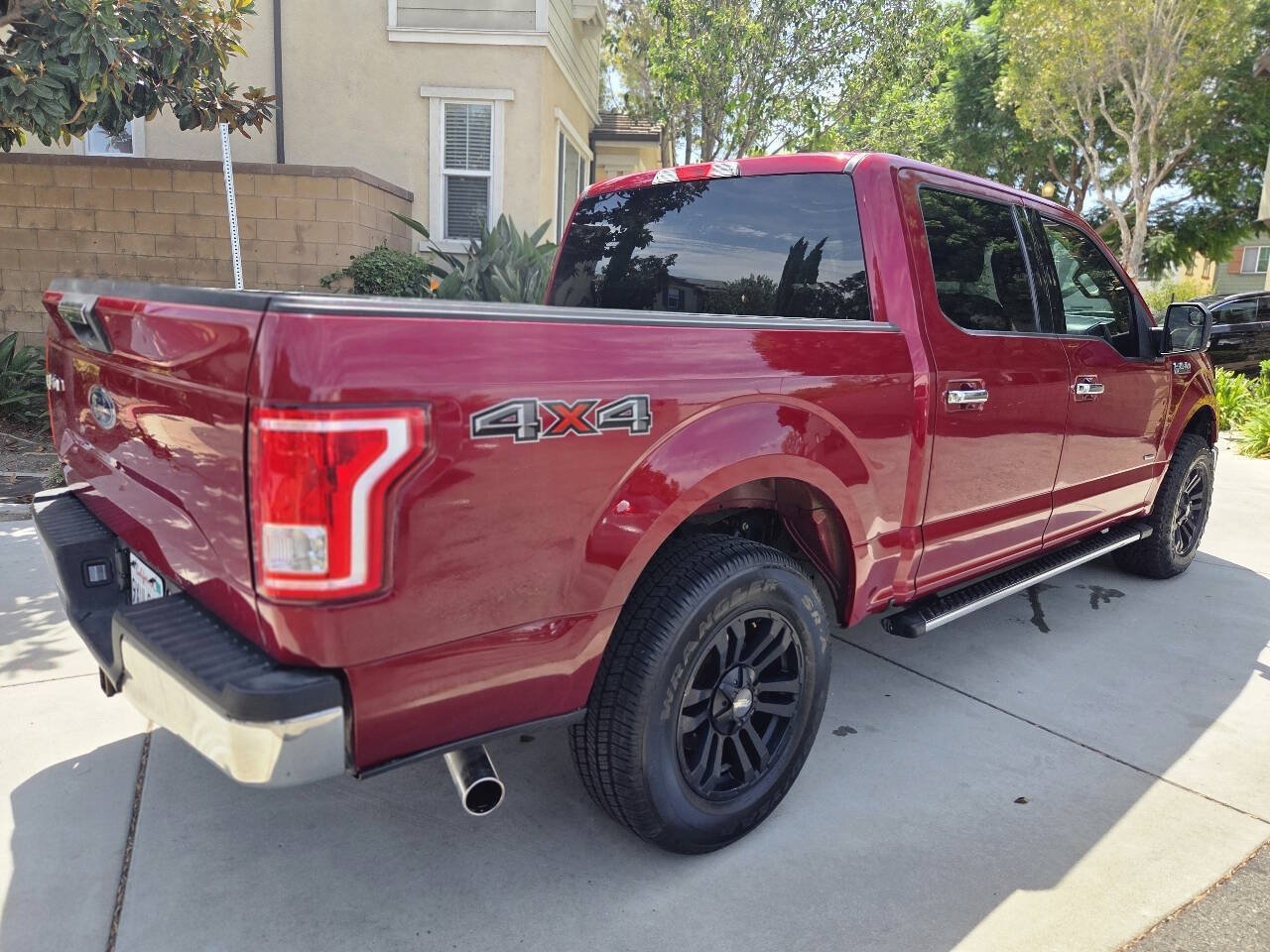 Used 2015 Ford F150 XLT w/ Equipment Group 301A Mid AWD/4WD image 10