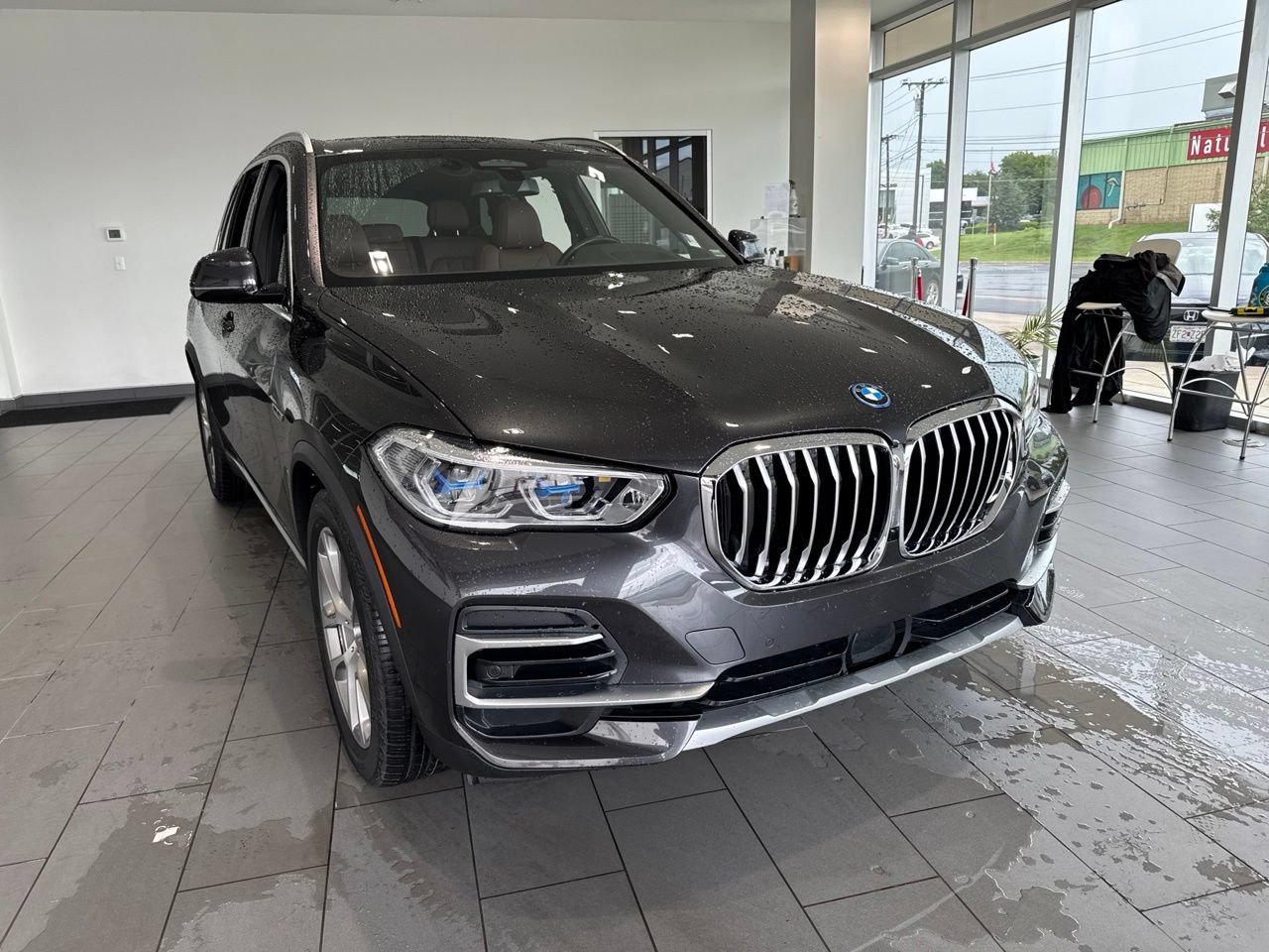 Used 2023 BMW X5 xDrive45e w/ Executive Package AWD/4WD image 2