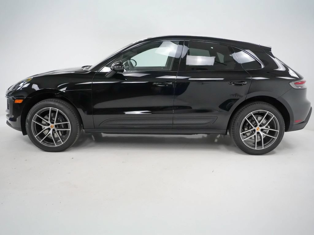 Certified 2026 Porsche Macan AWD/4WD image 2