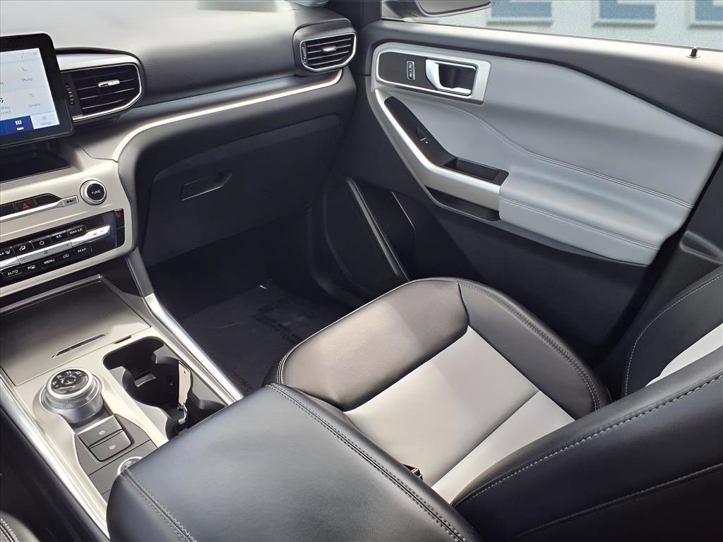 Used 2022 Ford Explorer XLT w/ Equipment Group 202A image 16