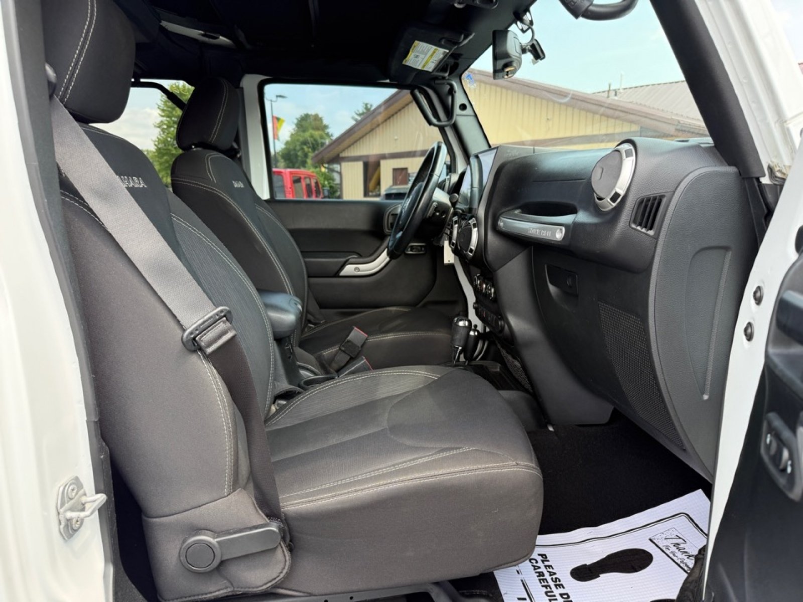 Used 2018 Jeep Wrangler Unlimited Sahara AWD/4WD image 24