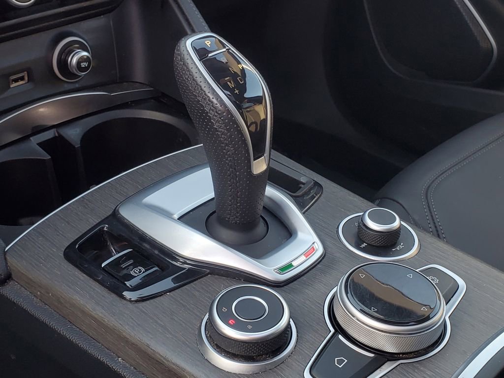 Used 2023 Alfa Romeo Stelvio Ti image 31