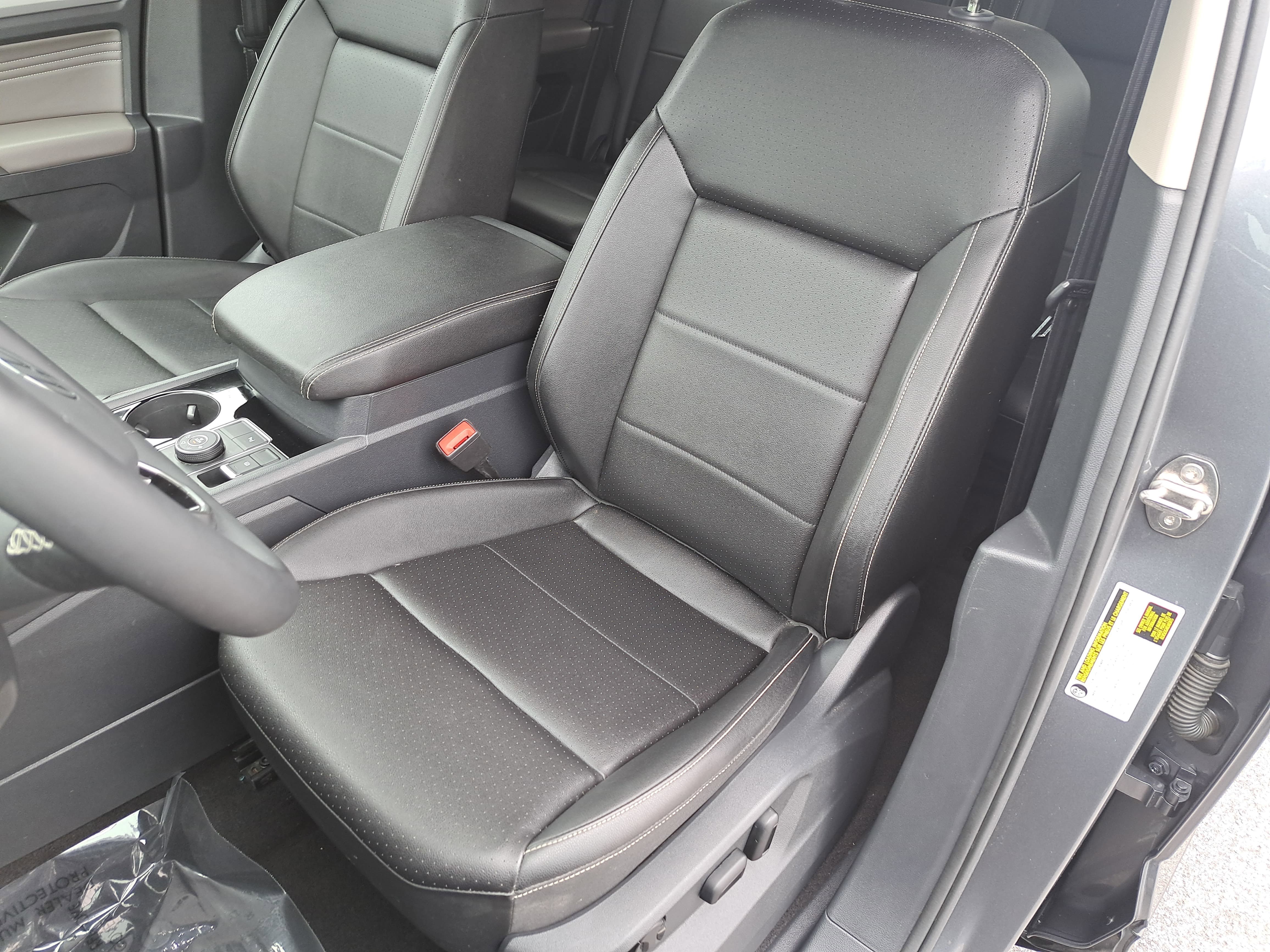 Certified 2023 Volkswagen Atlas SE w/ Black Wheel Package AWD/4WD image 16