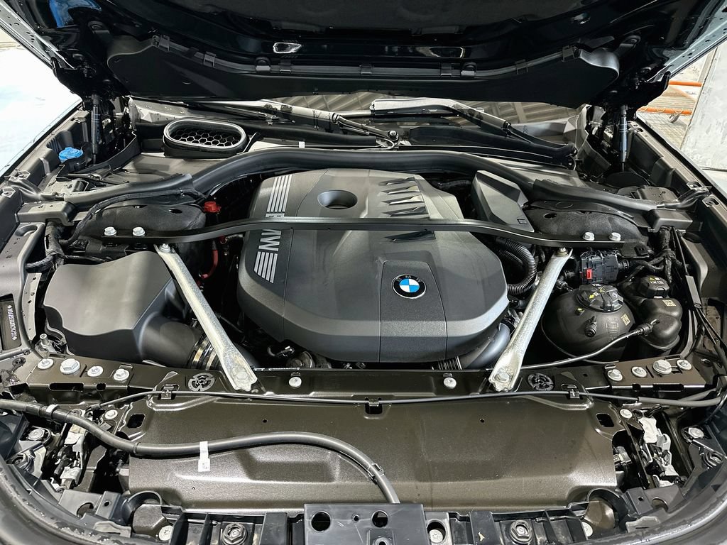 Used 2024 BMW 740i w/ Premium Package RWD image 31