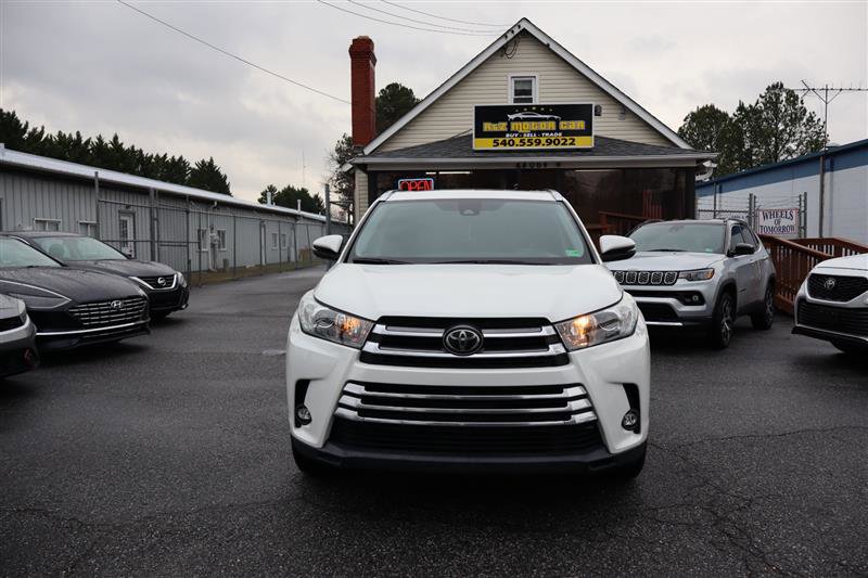 Used 2019 Toyota Highlander AWD V6 image 2