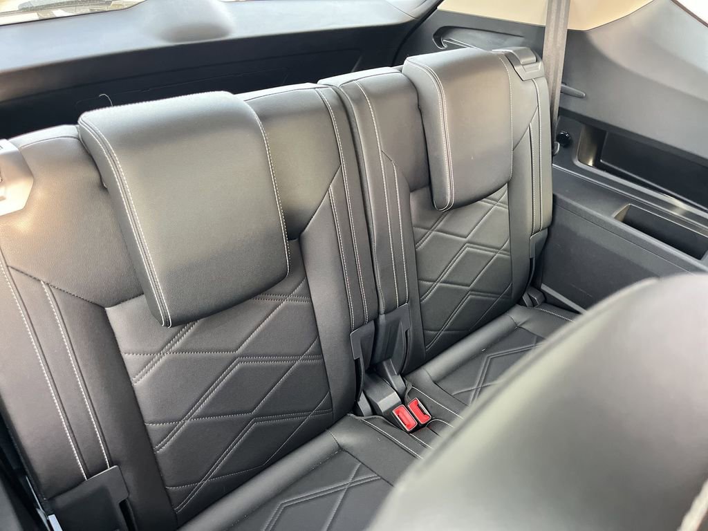 Used 2025 Volkswagen Atlas SE image 29