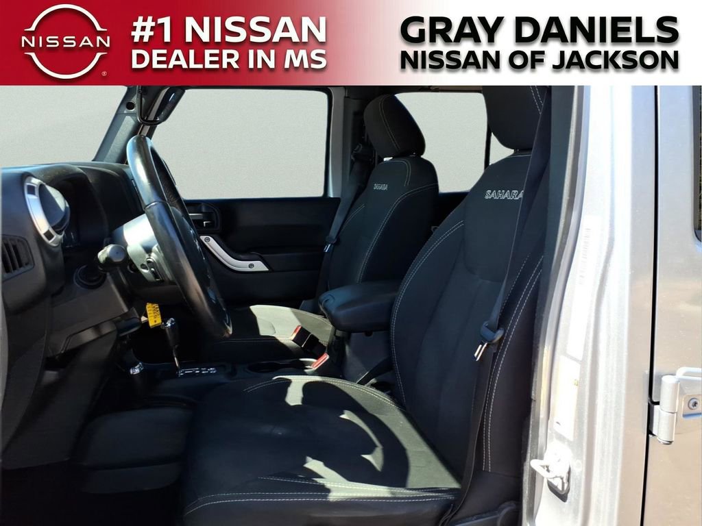 Used 2018 Jeep Wrangler Unlimited Sahara w/ Connectivity Group image 15