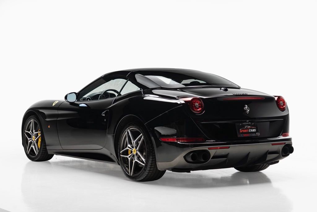 Used 2017 Ferrari California T image 9
