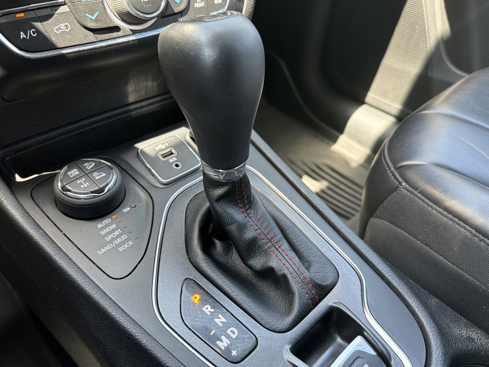 Used 2020 Jeep Cherokee Trailhawk w/ Cold Weather Group AWD/4WD image 23