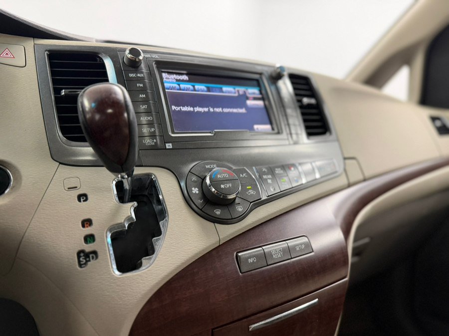 Used 2011 Toyota Sienna XLE w/ Premium Pkg AWD/4WD image 60