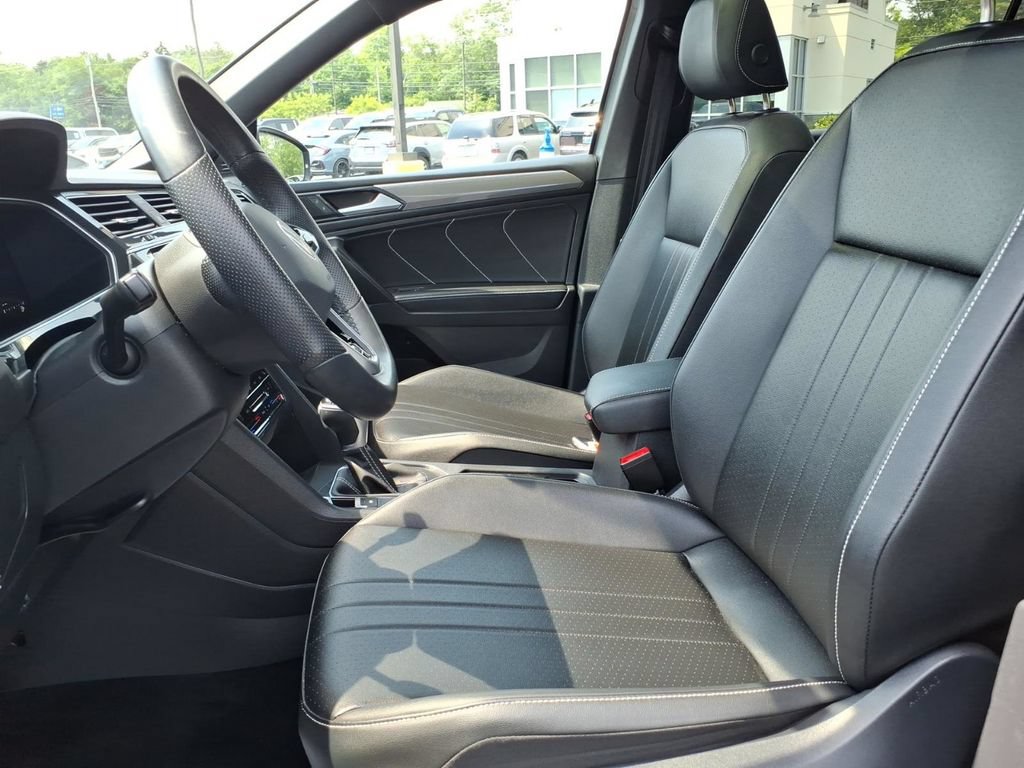Used 2024 Volkswagen Tiguan SE R-Line AWD/4WD image 13