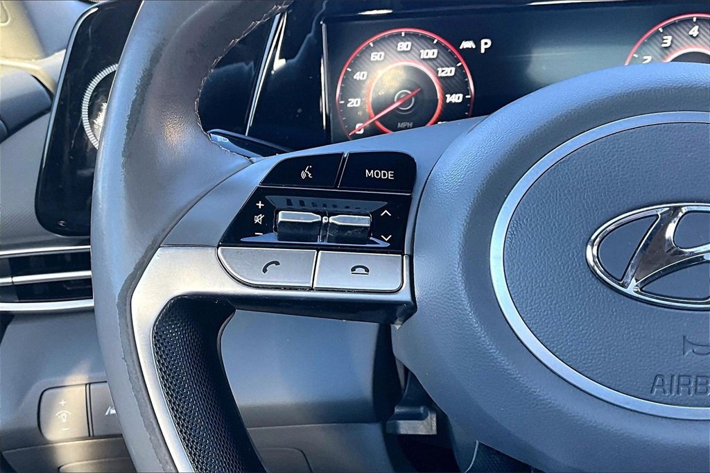 Used 2022 Hyundai Elantra SEL w/ Convenience + Premium Package image 18