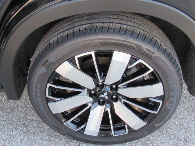 New 2025 Mitsubishi Outlander SE image 8