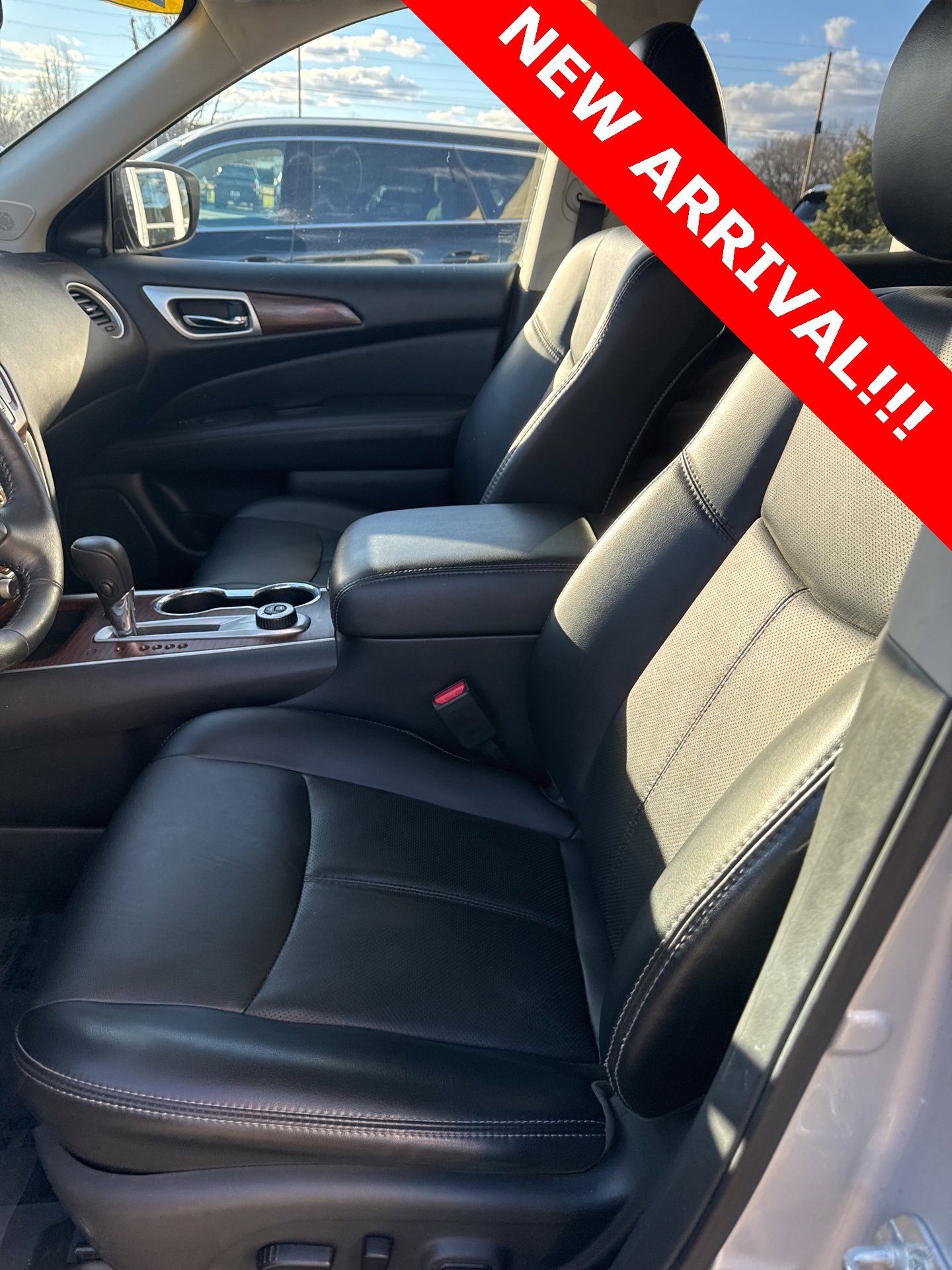 Used 2020 Nissan Pathfinder Platinum image 11