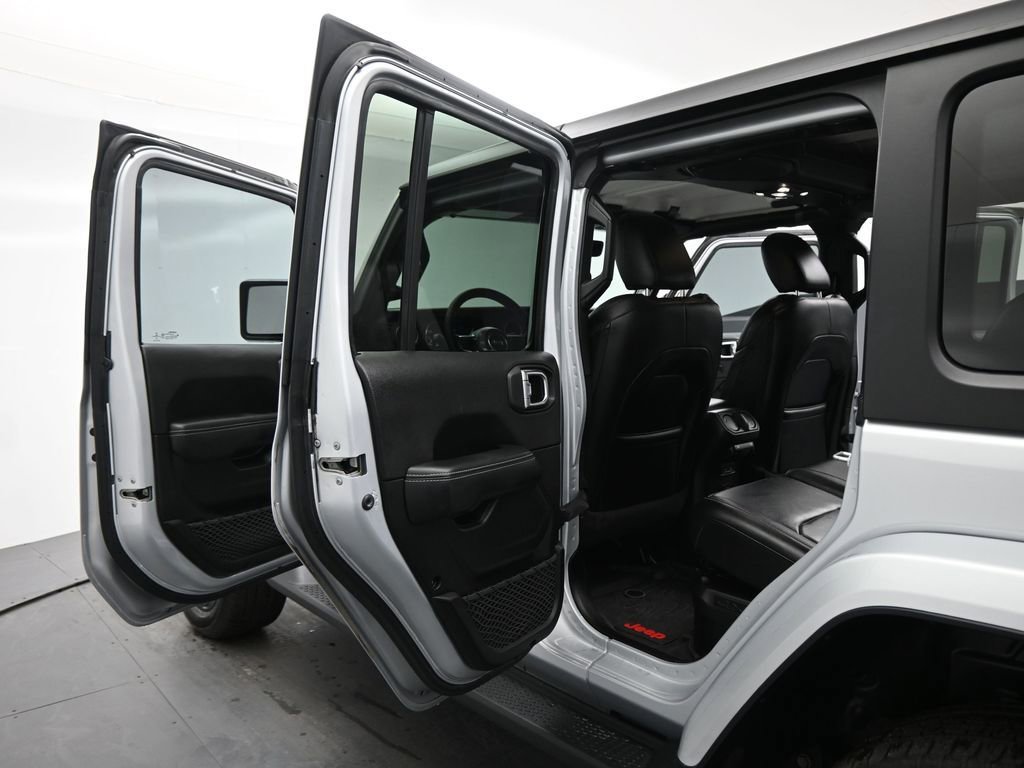 Used 2023 Jeep Wrangler Unlimited Sahara image 16