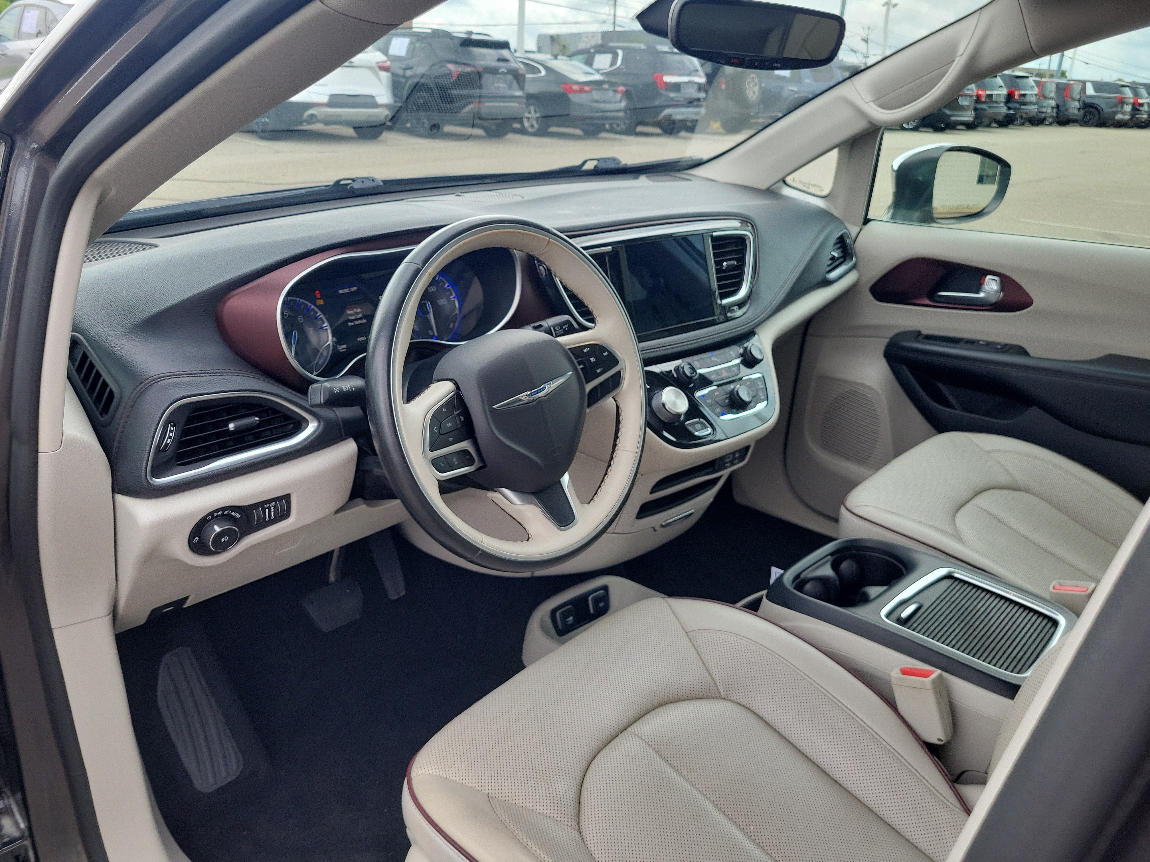 Used 2019 Chrysler Pacifica Limited FWD image 18