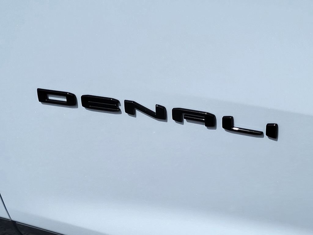 New 2026 GMC Acadia Denali Ultimate w/ LPO, Floor Liner Package AWD/4WD image 8