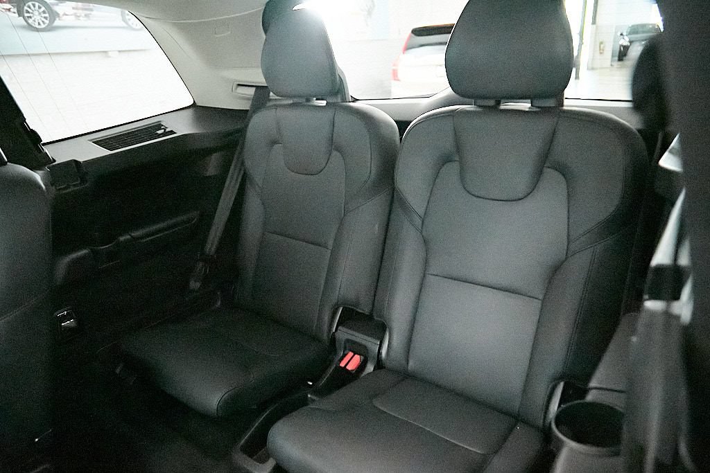 Certified 2024 Volvo XC90 T8 Plus AWD/4WD image 22