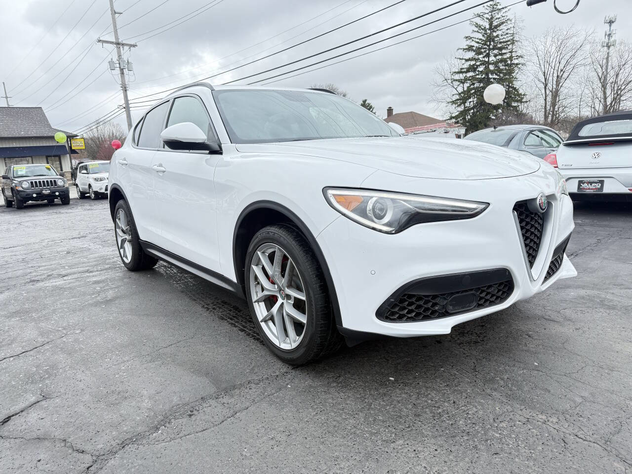 Used 2018 Alfa Romeo Stelvio Ti Sport image 3