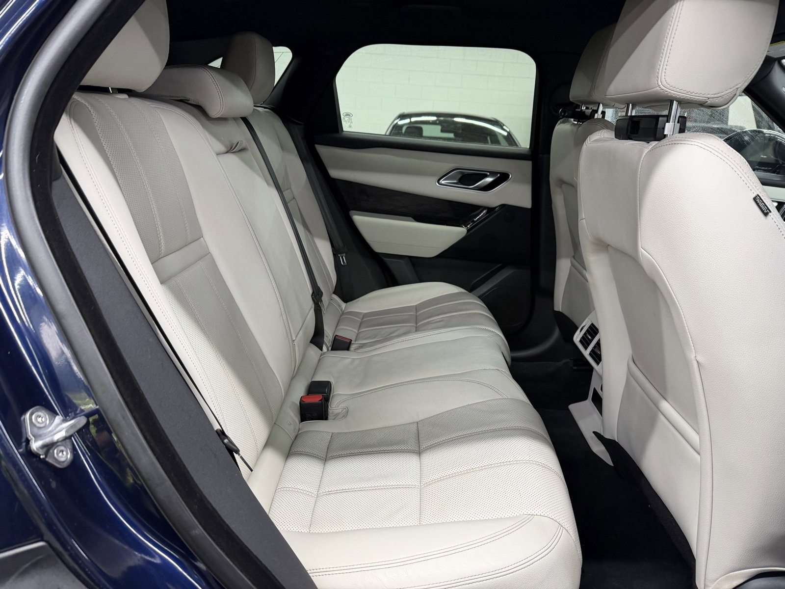 Used 2023 Land Rover Range Rover Velar R-Dynamic S image 21