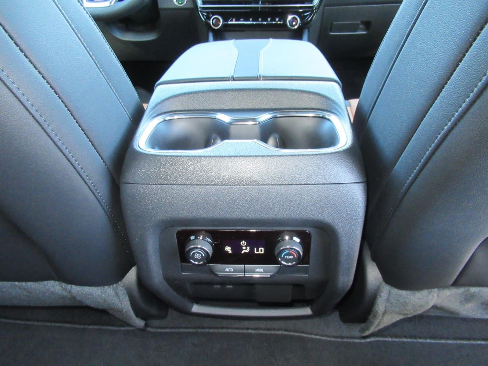 New 2027 Chevrolet Traverse Z71 w/ Enhanced Driving Package AWD/4WD image 33
