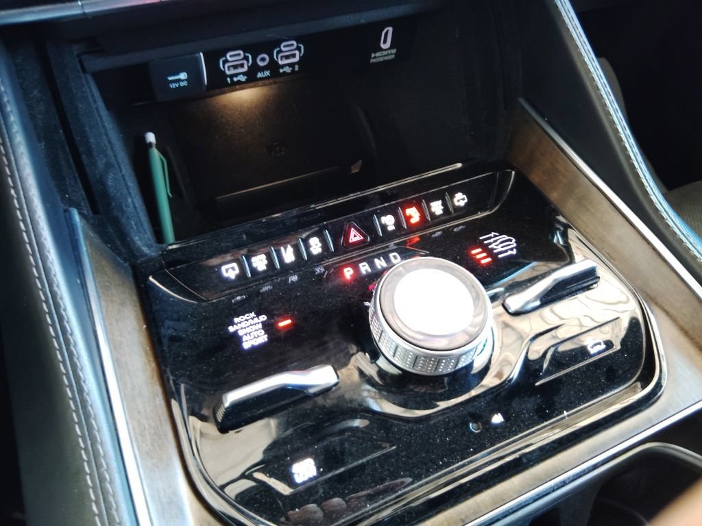 Used 2022 Jeep Grand Wagoneer Series I AWD/4WD image 28