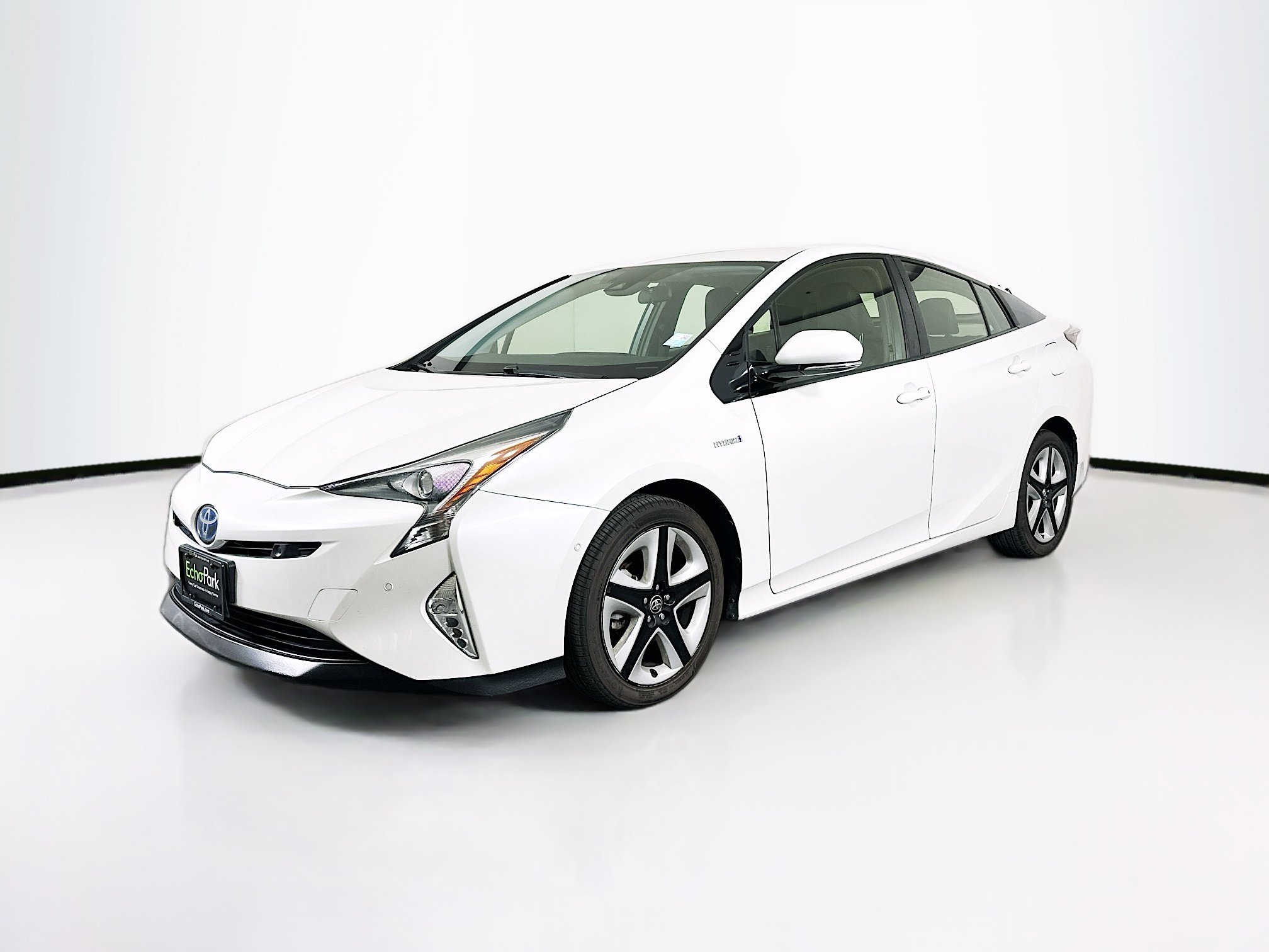 Used 2017 Toyota Prius Three Touring FWD image 3