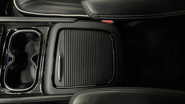 Used 2025 Chrysler Pacifica Limited image 21