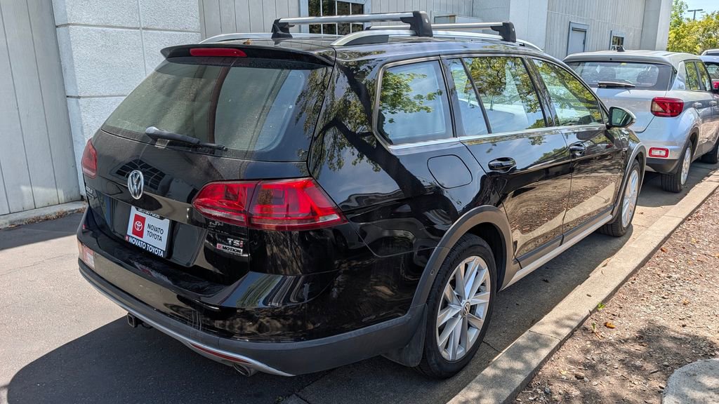 Used 2017 Volkswagen Golf Alltrack AWD/4WD image 4