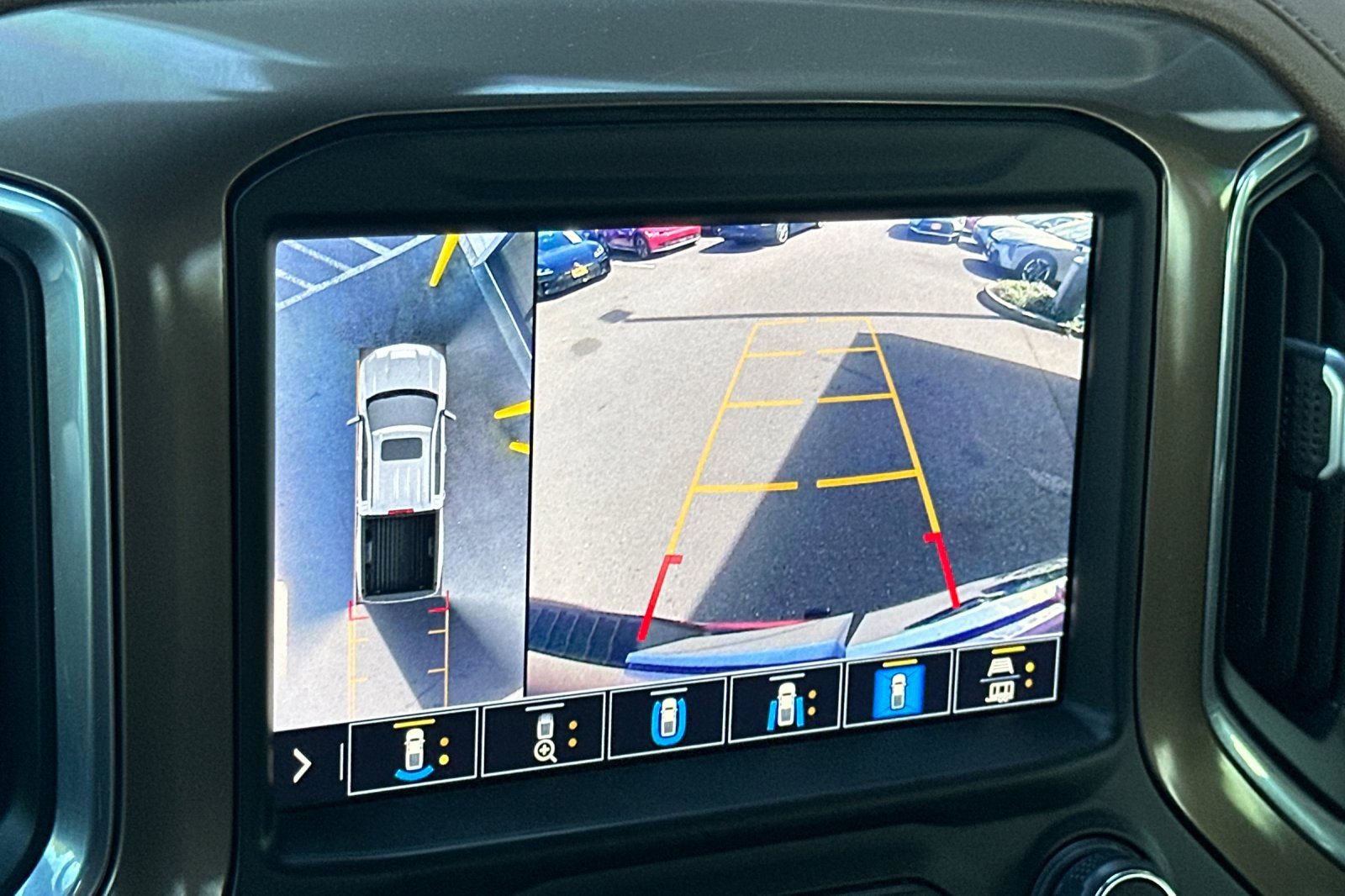 Used 2021 Chevrolet Silverado 1500 High Country w/ Technology Package image 17