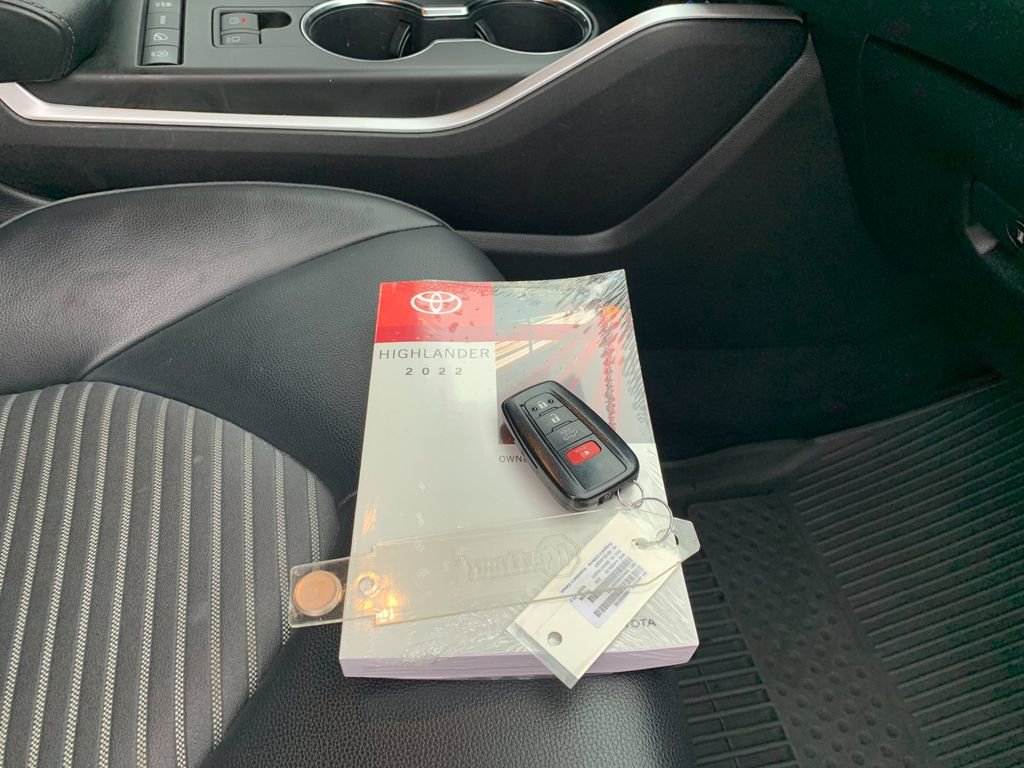 Used 2022 Toyota Highlander XSE image 9