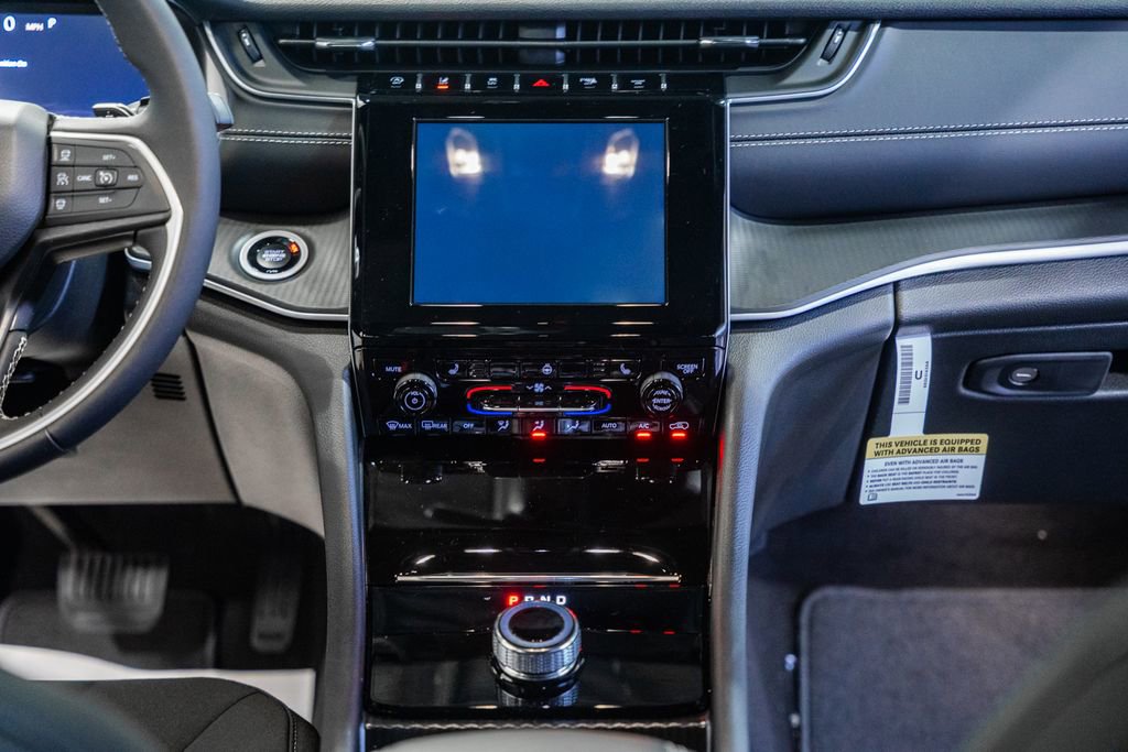 New 2025 Jeep Grand Cherokee Laredo X w/ Luxury Tech Group I image 21