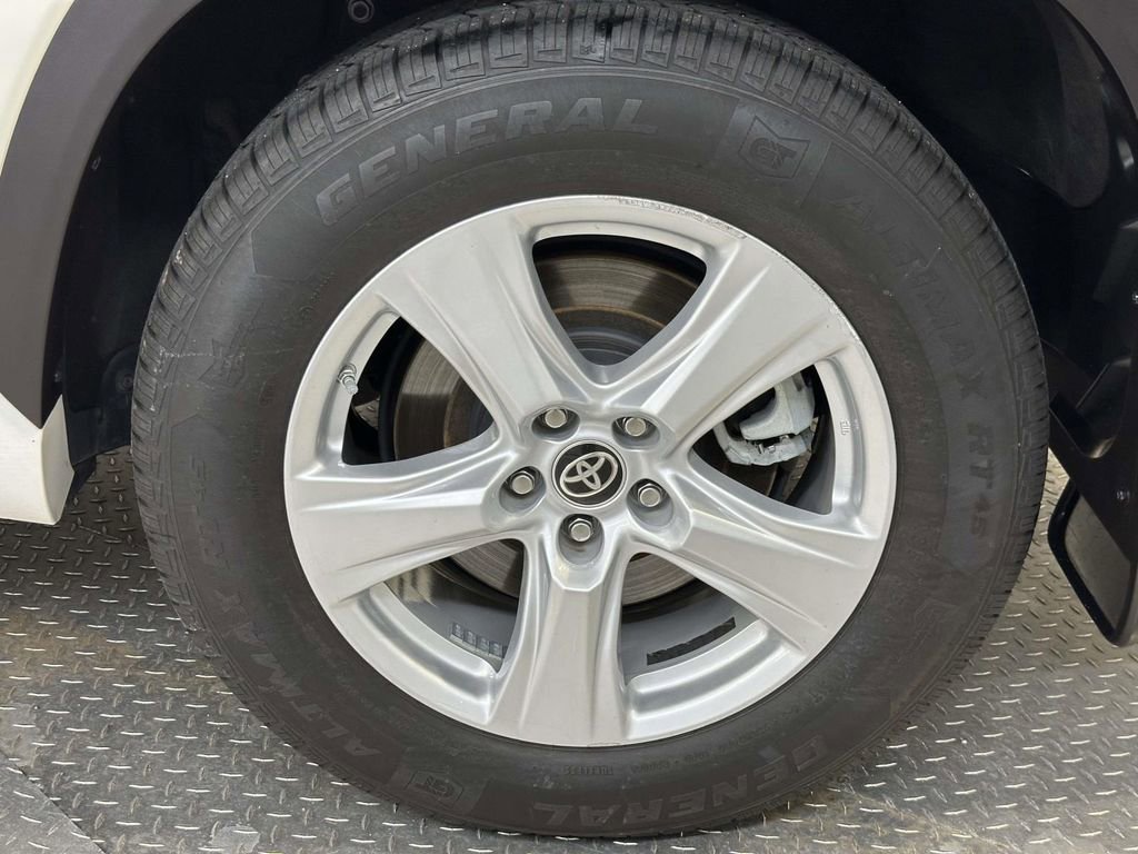 Used 2020 Toyota Highlander LE image 8