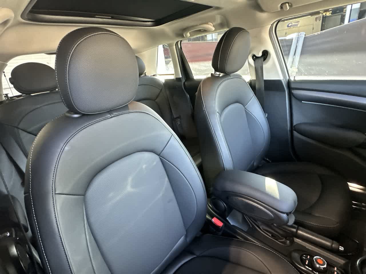 Used 2022 MINI Cooper 4-Door Hardtop FWD image 27
