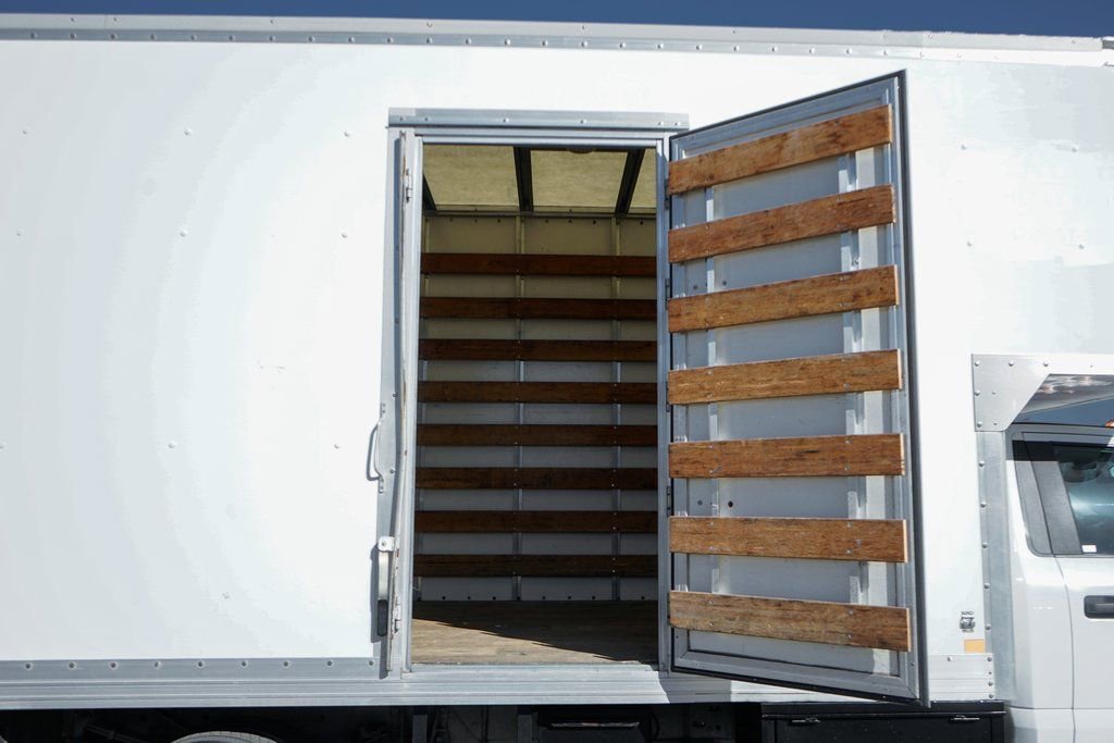 Used 2017 Ford F550 2WD Regular Cab Super Duty image 18